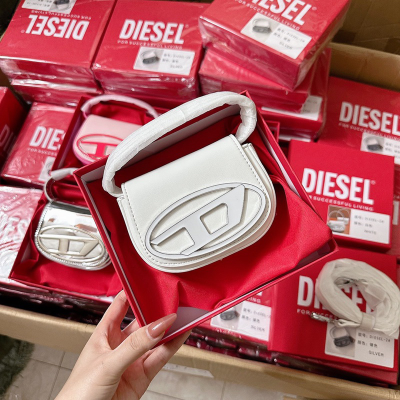 TÚI MINI CHỮ D FULLBOXX HÀNH QC CẦM TAY ĐEO CHÉO  MÀU BẠC MÀU ĐEN