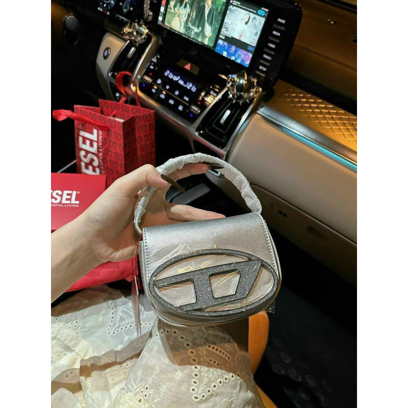 TÚI MINI CHỮ D FULLBOXX HÀNH QC CẦM TAY ĐEO CHÉO  MÀU BẠC MÀU ĐEN