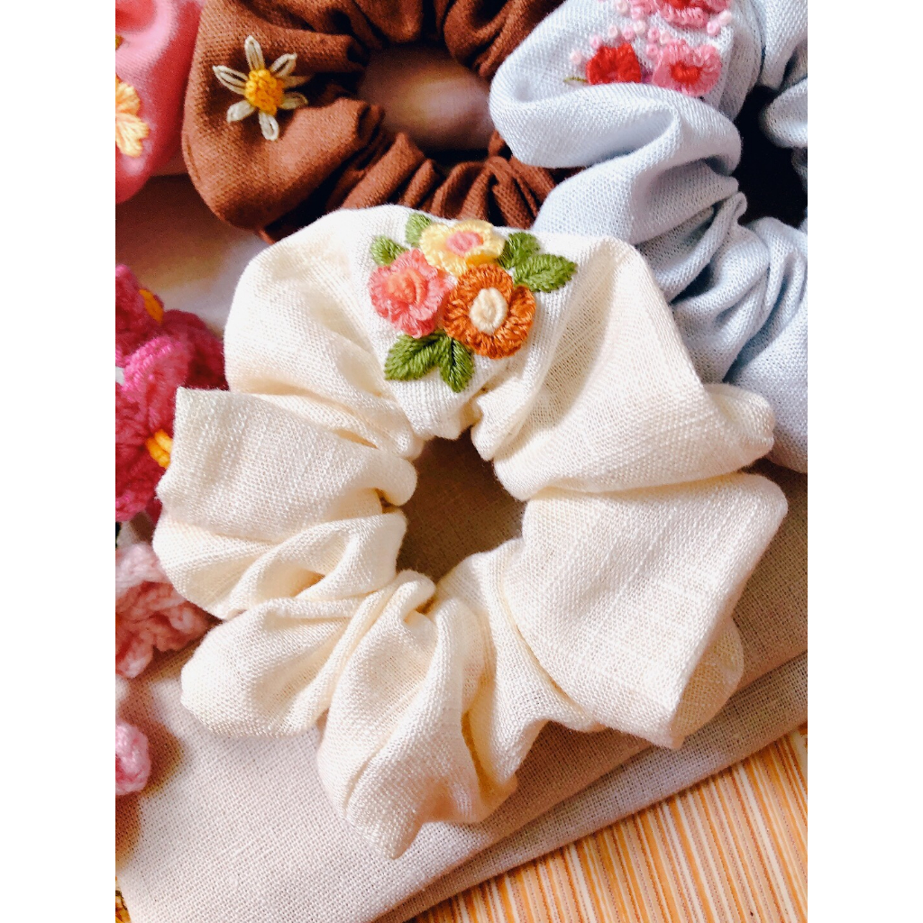 Scrunchies - Cột tóc Linen thêu tay (Linen gân vàng nhạt)