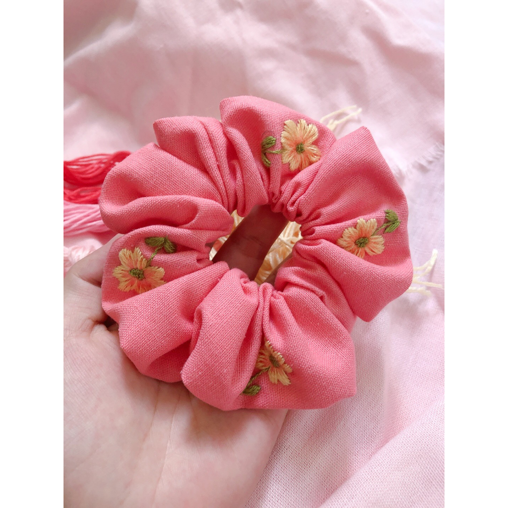Scrunchies - Cột tóc Linen thêu tay (Linen hồng)