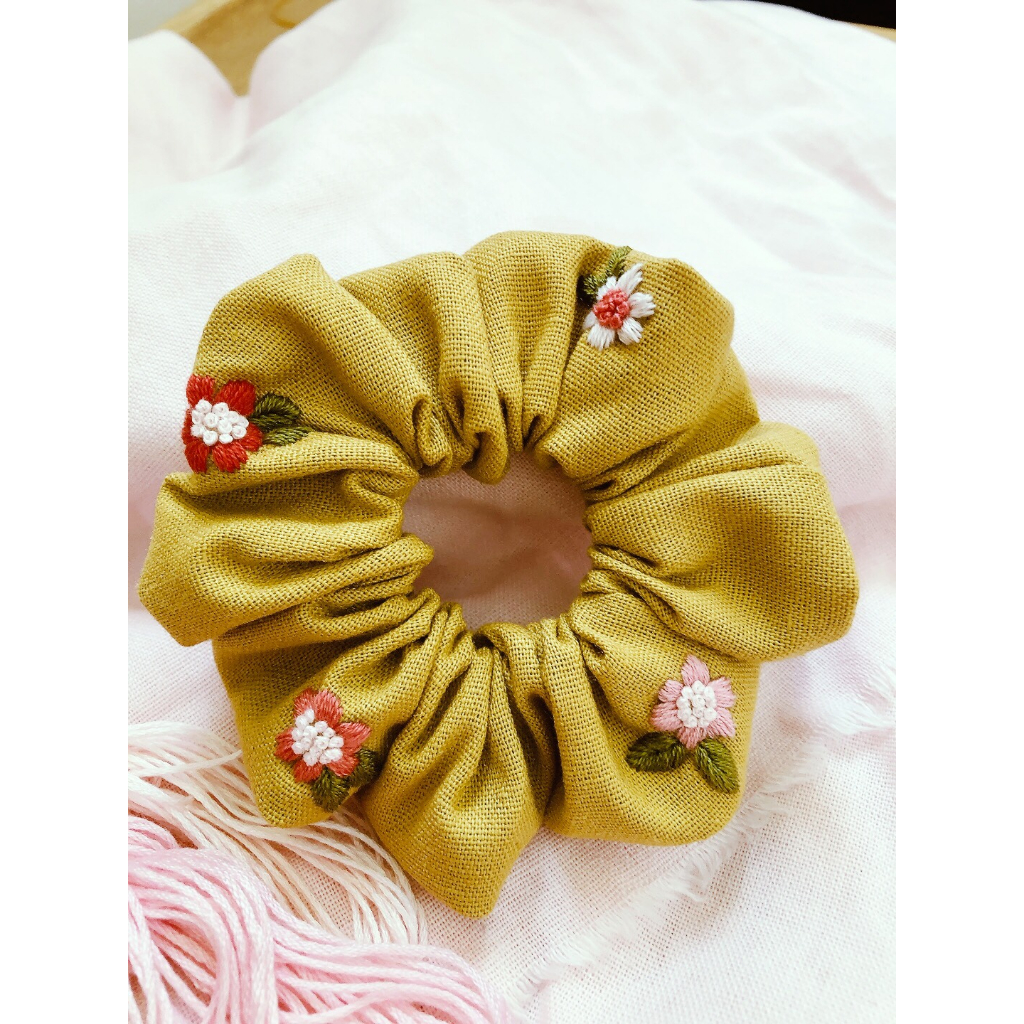 Scrunchies - Cột tóc Linen thêu tay (Linen vàng nghệ)