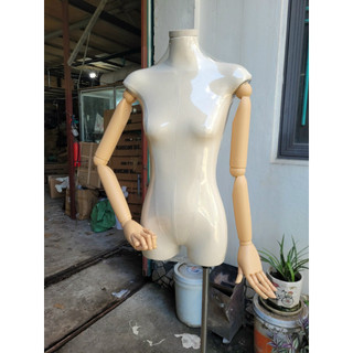 MANOCANH NỮ NGỰC LÉP CÓ TAY - CANH CHÂN GỖ