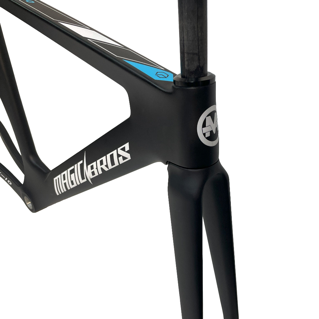 Khung xe đạp Fixed gear Magicbros CX10 carbon màu Đen chữ Trắng