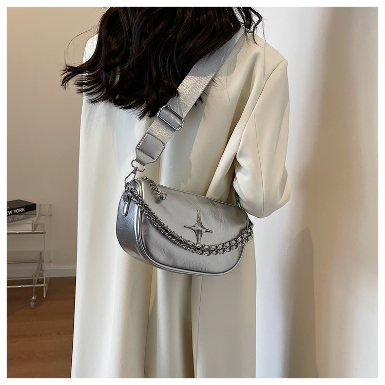 Túi xách nữ đeo chéo da trơn bốn màu phối dây xích thời thượng cá tính LK344