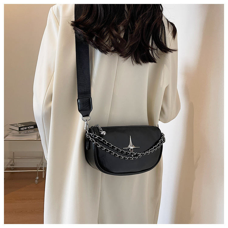 Túi xách nữ đeo chéo da trơn bốn màu phối dây xích thời thượng cá tính LK344