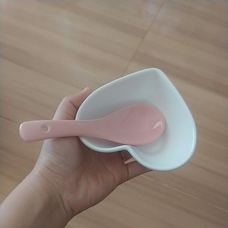 Chén tim nhựa , muổng sứ hồng