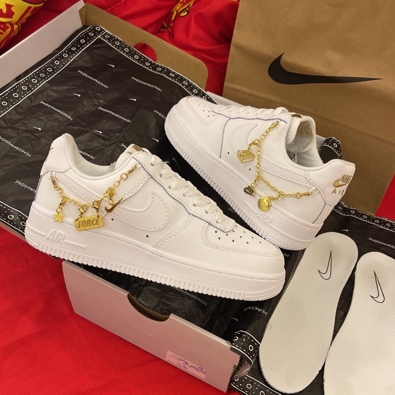 GIÀY A’F1 07 LOW LUCKY CHARMS WHITE LAI AU SC