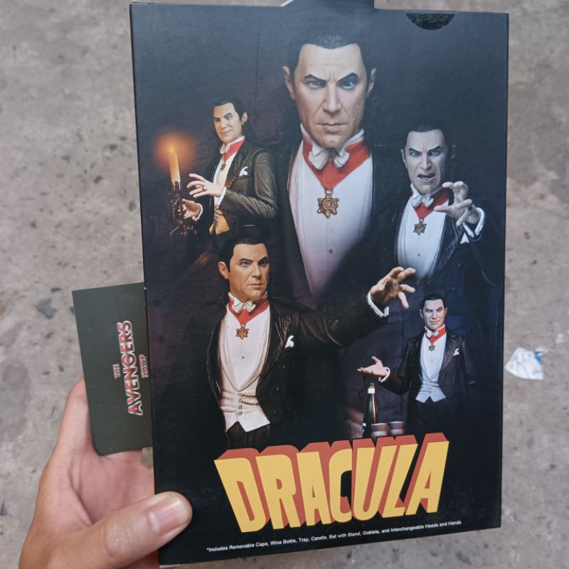 Mô hình NECA Ultimate Dracula có sẵn