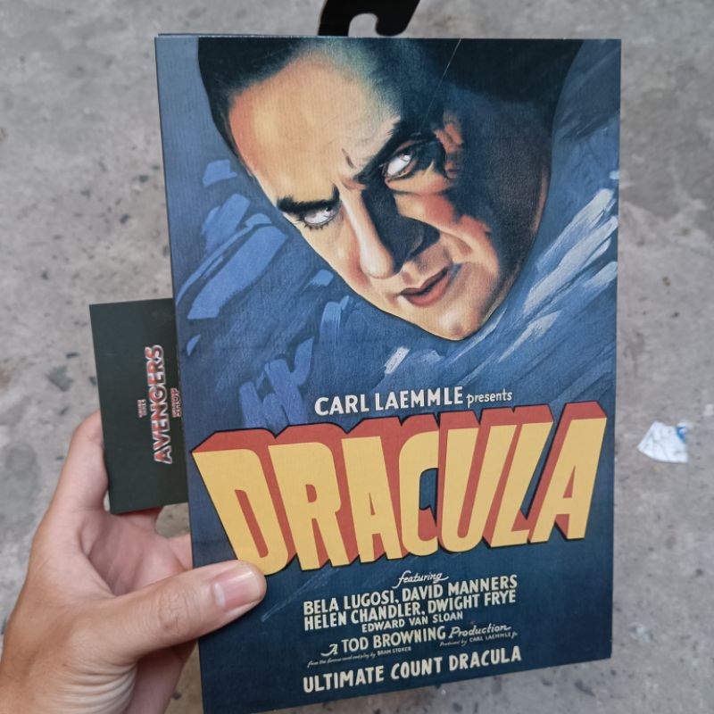 Mô hình NECA Ultimate Dracula có sẵn