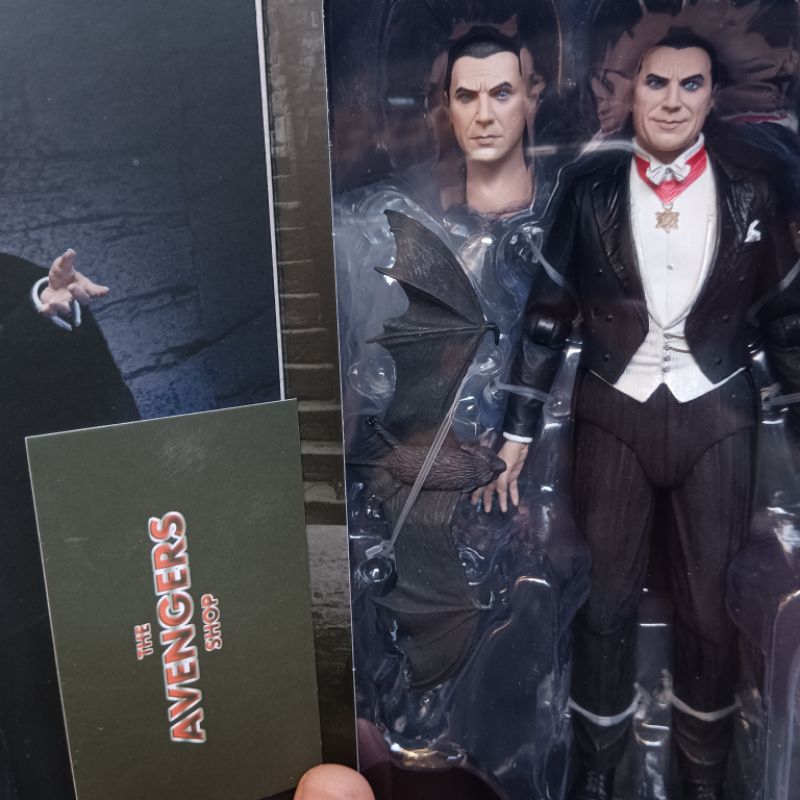 Mô hình NECA Ultimate Dracula có sẵn