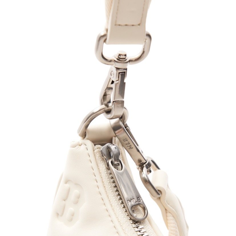 Túi Da MLB Classic Monogram Embo Cross Type Hobo Bag Boston Red Sox New York Yankees màu trắng và đen