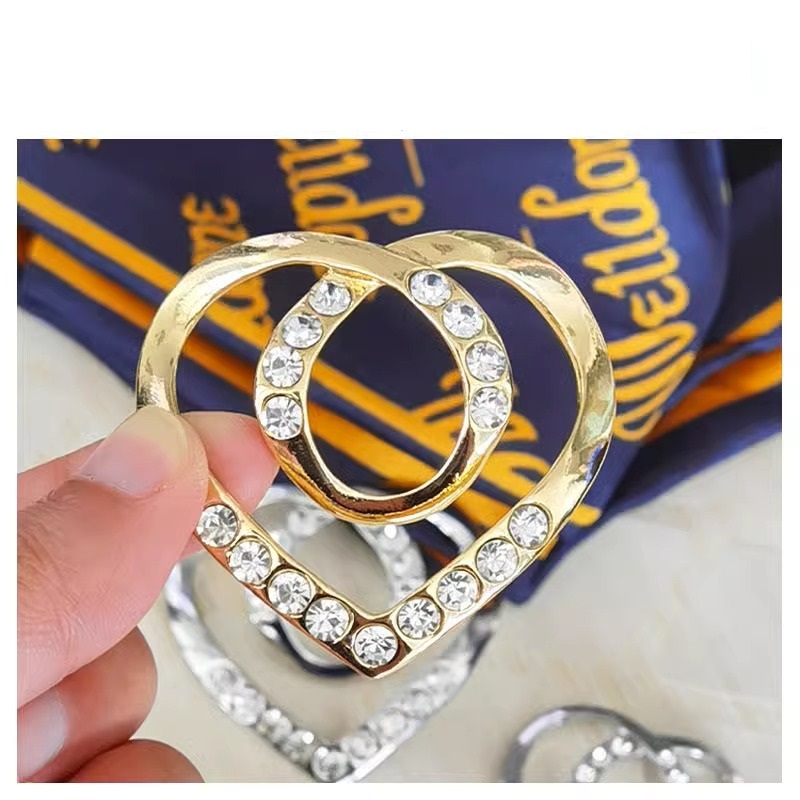 Ghim cài khóa vòng tim đá tạo eo croptop thắt eo váy áo khăn choàng tiện lợi sang trọng trang trí đẹp Tatitava