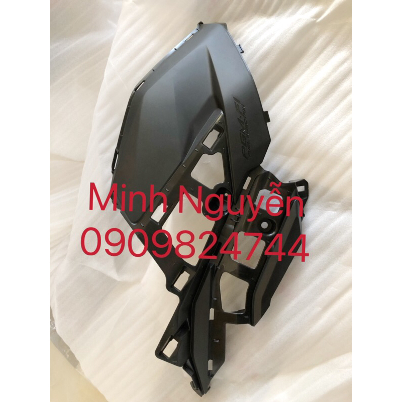 Cặp ốp pgm fi/ ốp gác chân vario 125 2023 chính hãng honda