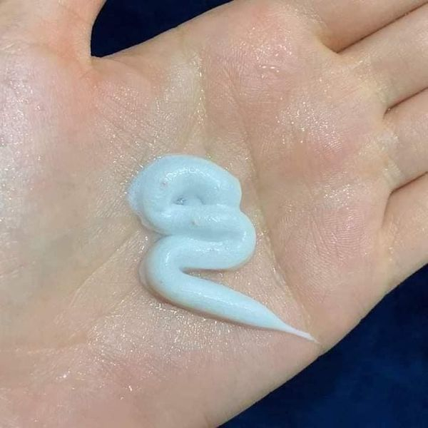 Sữa rửa mặt trắng da mờ thâm Dr Smis Vitamin Capsule Cleasing Foam 300ml