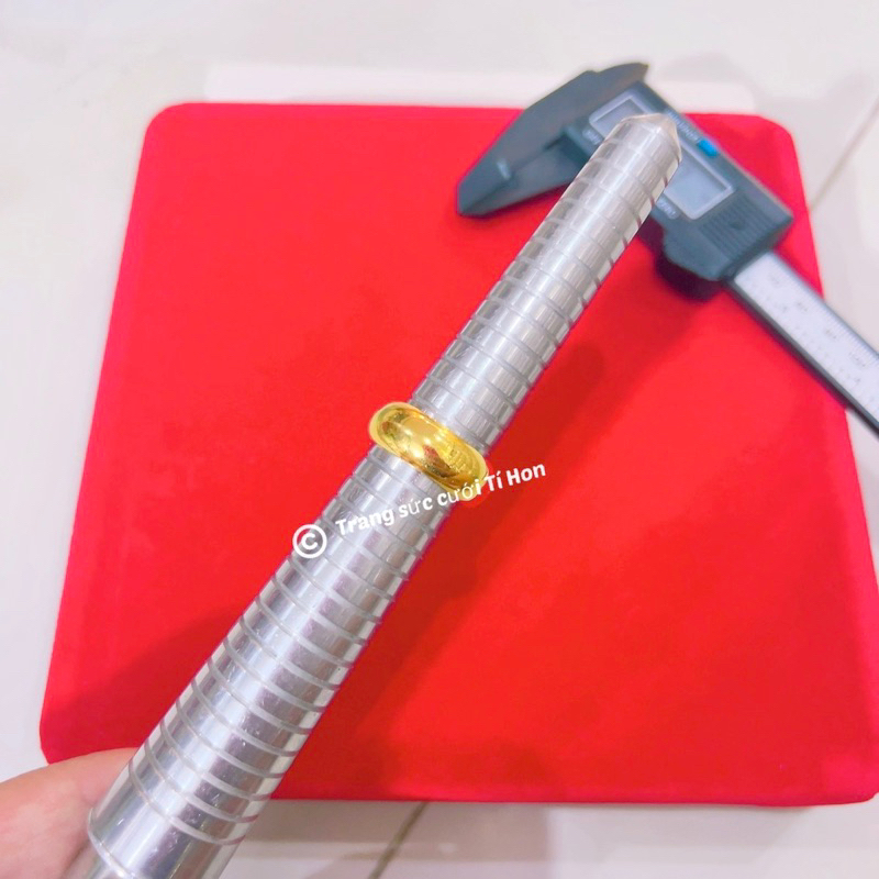 Nhẫn trơn mô phỏng loại nhẫn 5 chỉ mạ vàng 24 có đóng chìm 9999