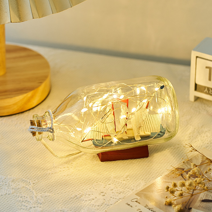 Mô hình thuyền buồm đựng trong chai thủy tinh decor trang trí phòng