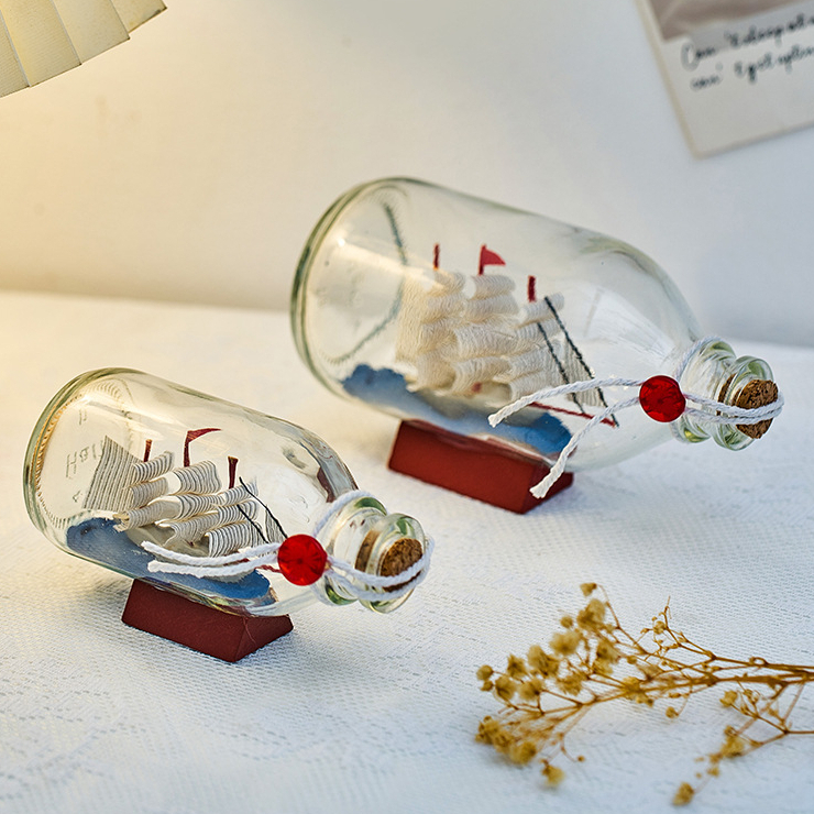 Mô hình thuyền buồm đựng trong chai thủy tinh decor trang trí phòng