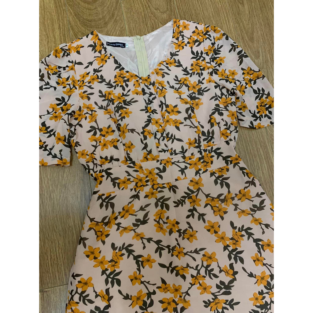 Váy hoa size S, rất mới