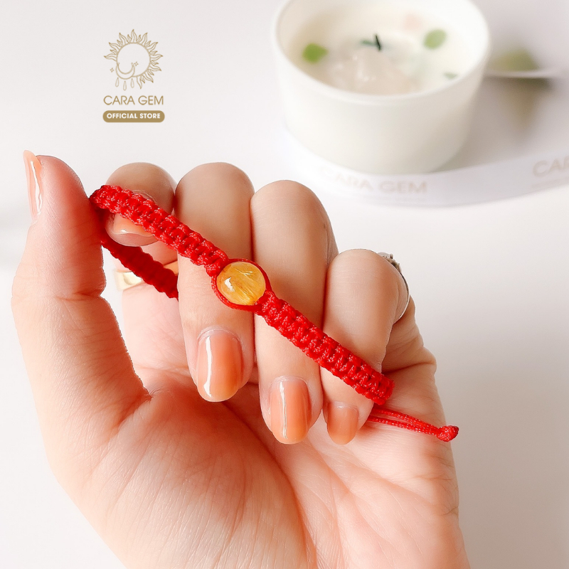 Vòng tay đá Thạch anh tóc vàng hợp mệnh Thổ, Kim mang lại bình an Cara Gem CR41