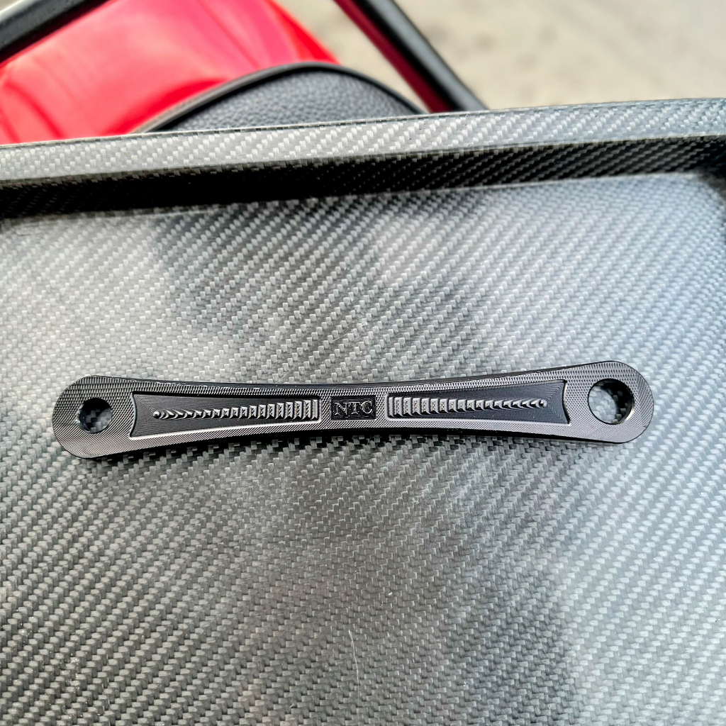 Pát giữ má đùm sau nhôm 7075 Gắn Exciter 135 4s