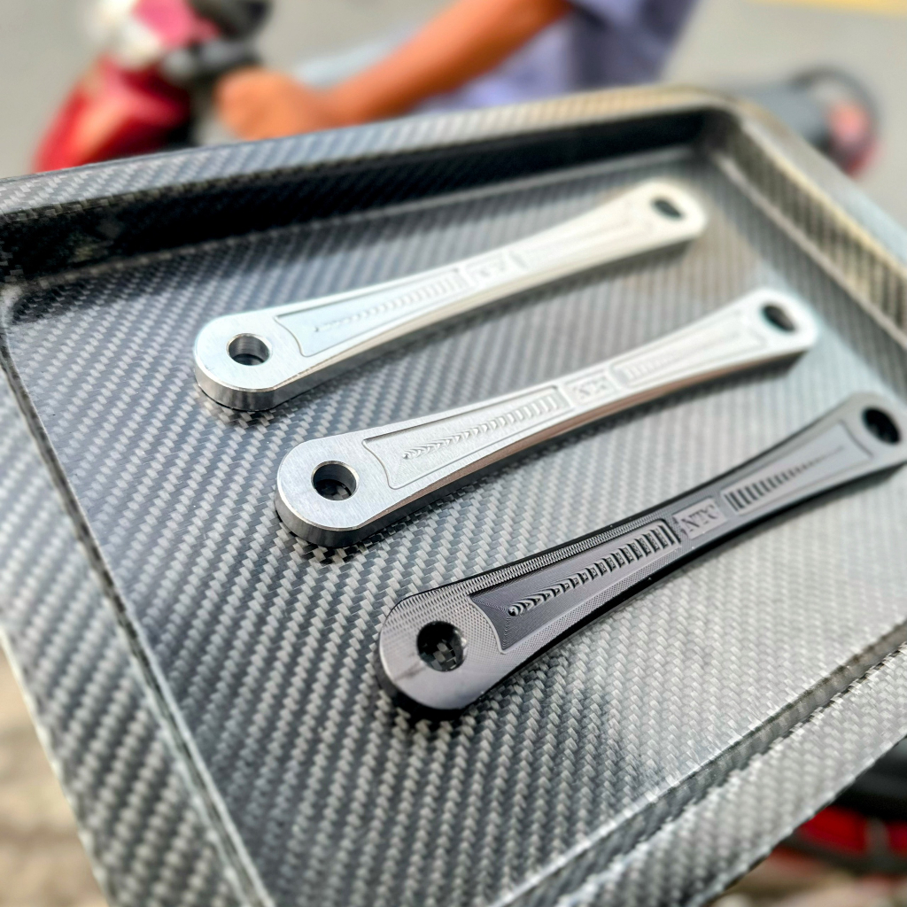 Pát giữ má đùm sau nhôm 7075 Gắn Exciter 135 4s