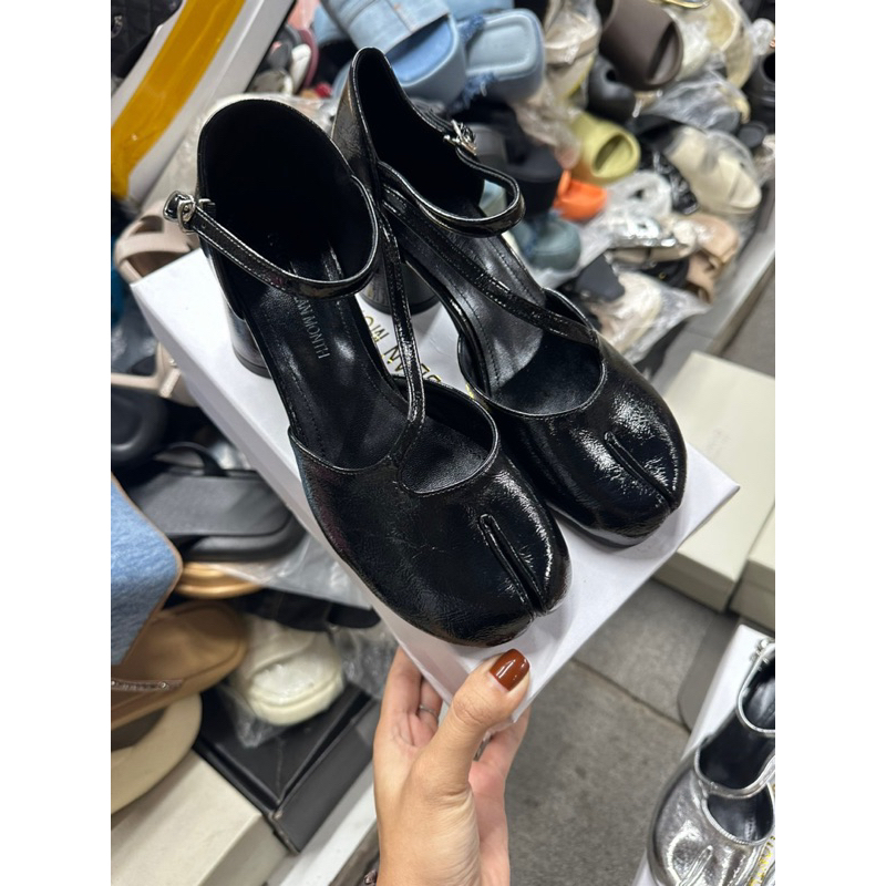 Giày móng ngựa bạc quai chéo gót trụ mai phương bùi