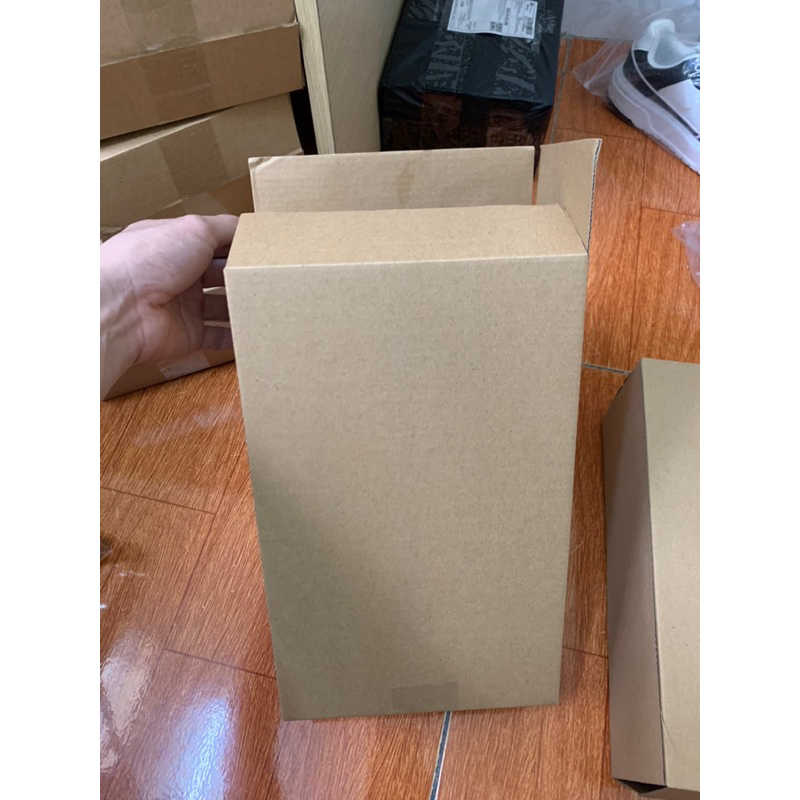 HỘP BẢO VỆ GIẦY CHẮC CHẮN, THIẾT KẾ 3 LỚP HÀNG CÓ SẴN.