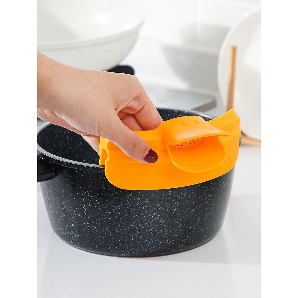 Dụng Cụ Lọc Mì Phễu Rót Nước Bằng Silicon Chịu Nhiệt An Toàn Hình Mỏ Vịt Tiện Lợi, Dễ Sử Dụng