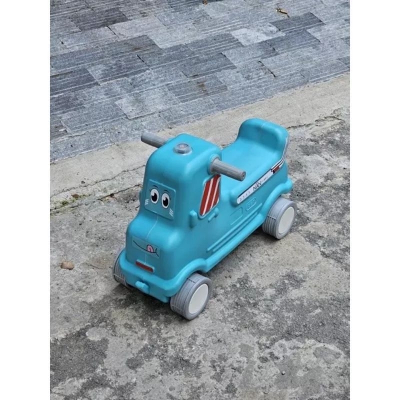 Xe chòi chân cho bé