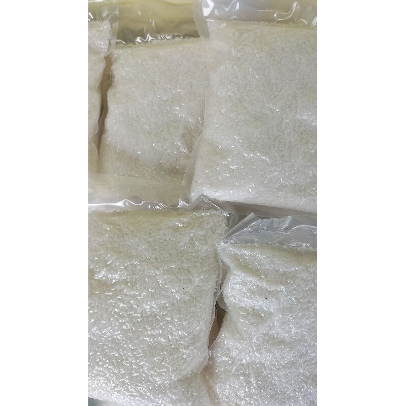 Muối hạt thô làm từ phương pháp thủ công phơi cát