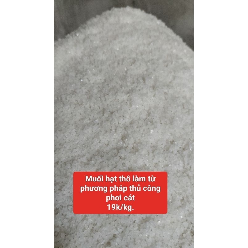 Muối hạt thô làm từ phương pháp thủ công phơi cát