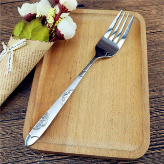 Rĩa inox ăn hoa quả có hoa văn đa năng tiện lợi