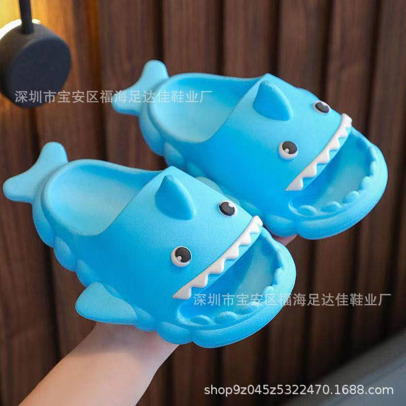 Dép bánh mì hình cá mập dễ thương đế mềm siêu nhẹ cho người lớn và trẻ em size 24-30