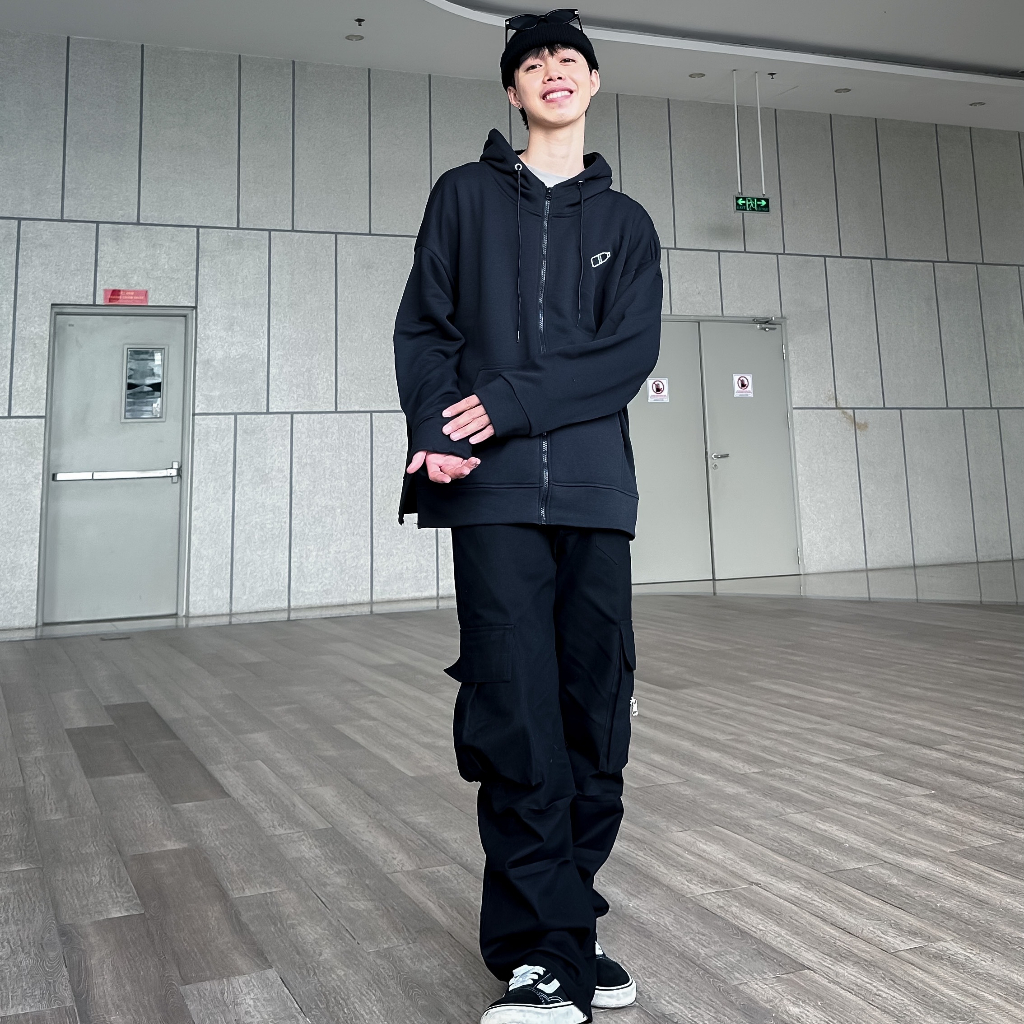 Áo Khoác Nỉ Bông Thêu MOOS Form Rộng Xẻ Tà Ulzzang