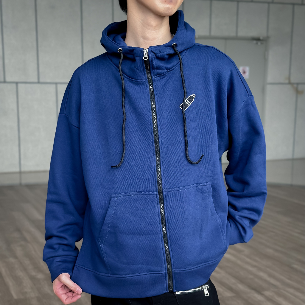 Áo Khoác Nỉ Bông Thêu MOOS Form Rộng Xẻ Tà Ulzzang