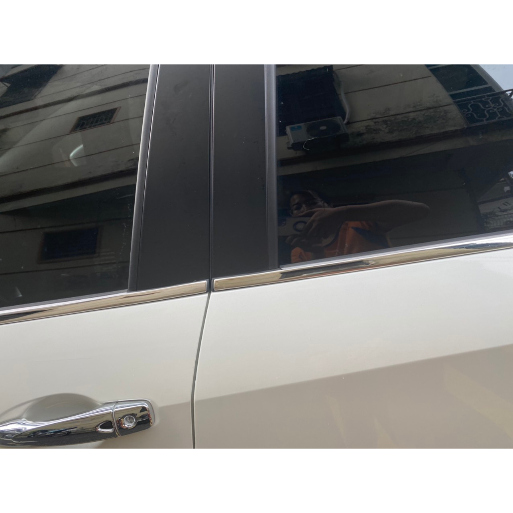 Viền cong kính + nẹp chân kính inox xe Nissan Almera 2022 2023 2024 trang trí xe sáng đẹp