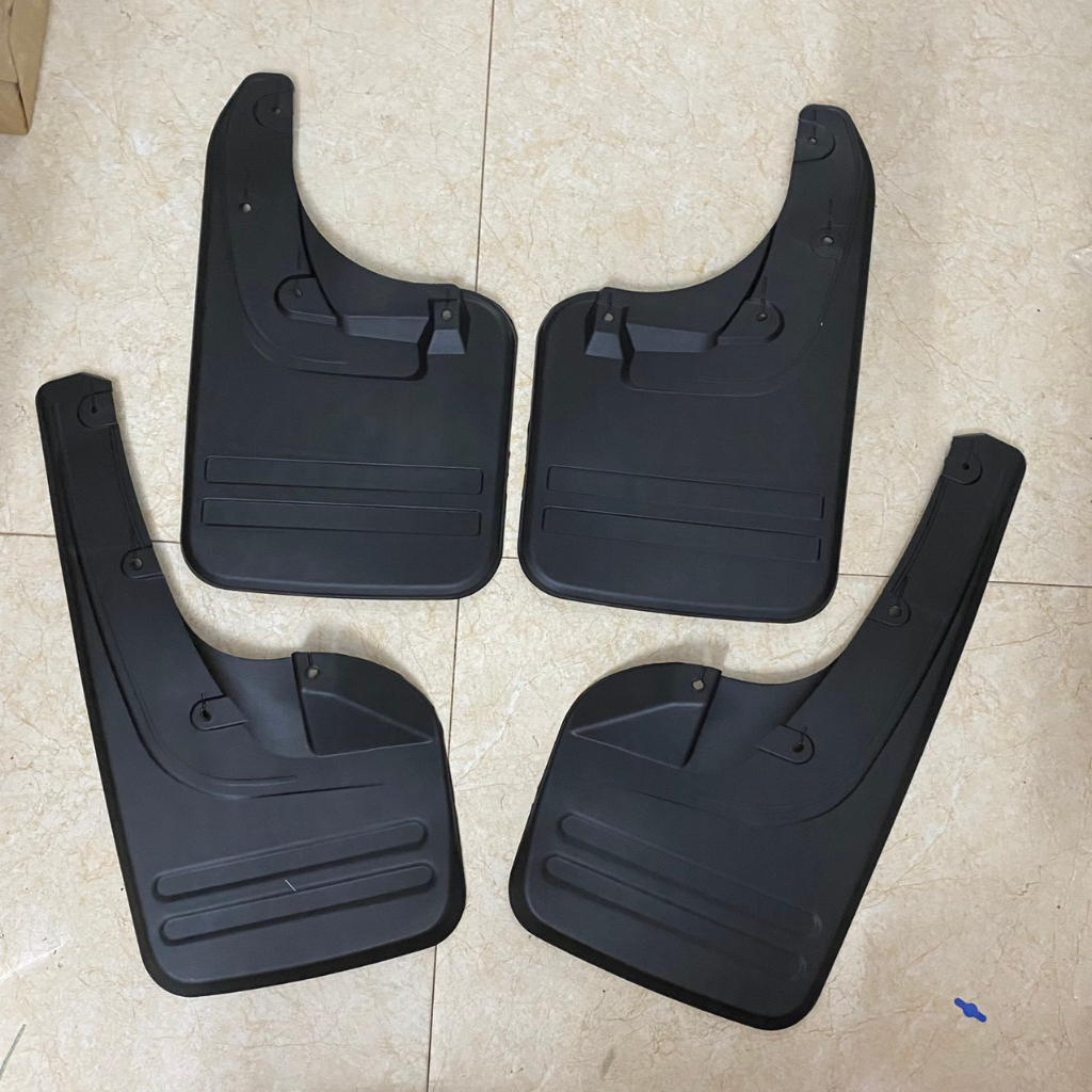 Bộ 4 Chắn bùn xe Fortuner 2007 đến 2015 chất liệu nhựa dẻo, hạn chế bùn đất văng lên thân xe - Hellooto
