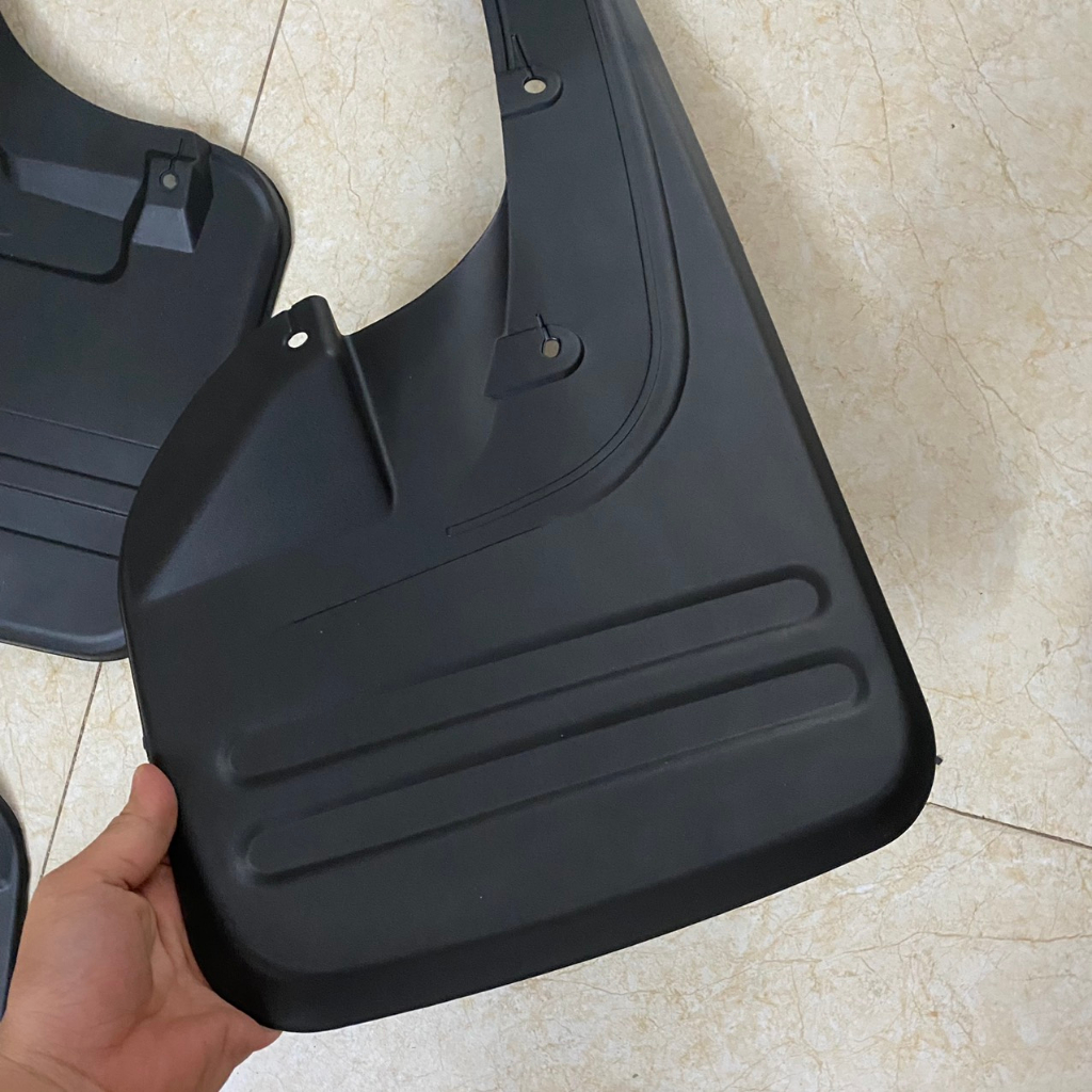 Bộ 4 Chắn bùn xe Fortuner 2007 đến 2015 chất liệu nhựa dẻo, hạn chế bùn đất văng lên thân xe - Hellooto