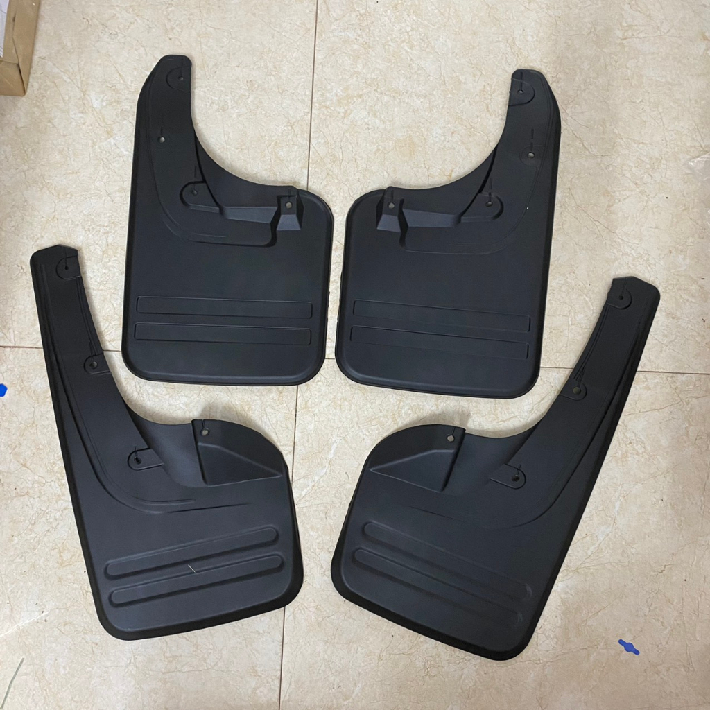 Bộ 4 Chắn bùn xe Fortuner 2007 đến 2015 chất liệu nhựa dẻo, hạn chế bùn đất văng lên thân xe - Hellooto