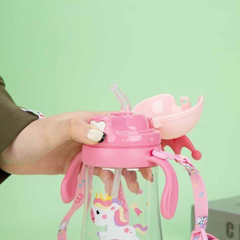 Bình nước ống hút trẻ em 450ml, bình cho bé hình sương miện dễ thương có dây đeo tiện lợi an toàn