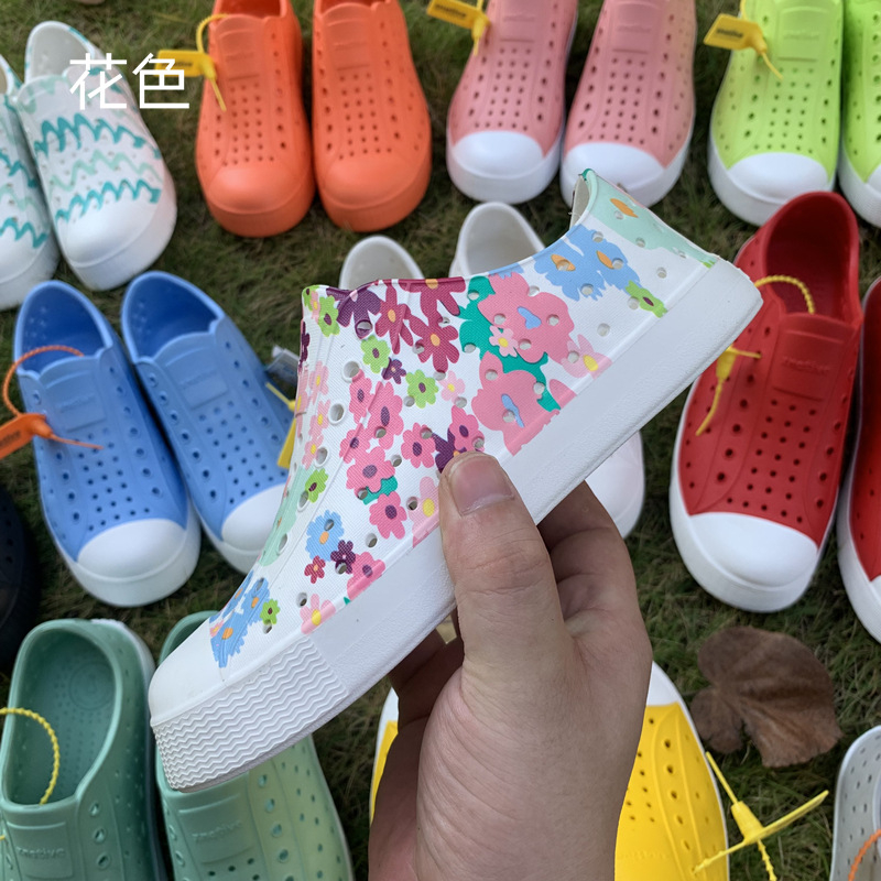 Giày NATIVE siêu nhẹ cho trẻ em giày đi học đi chơi đi mưa đi biển, tặng kèm ticker