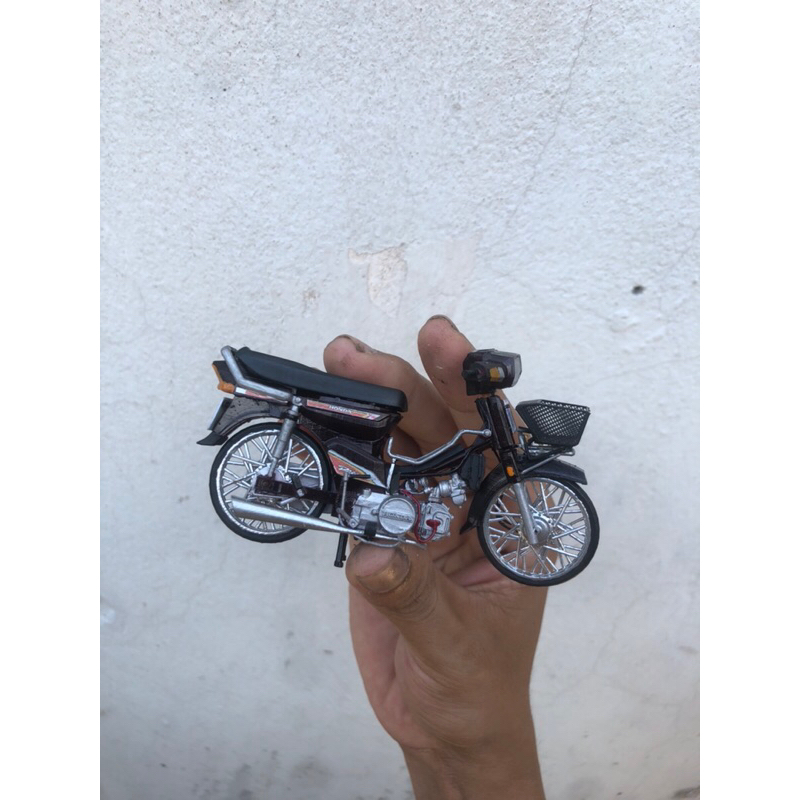 Mô hình Honda Dream II tỉ lệ 1:18 | Scale 1:18