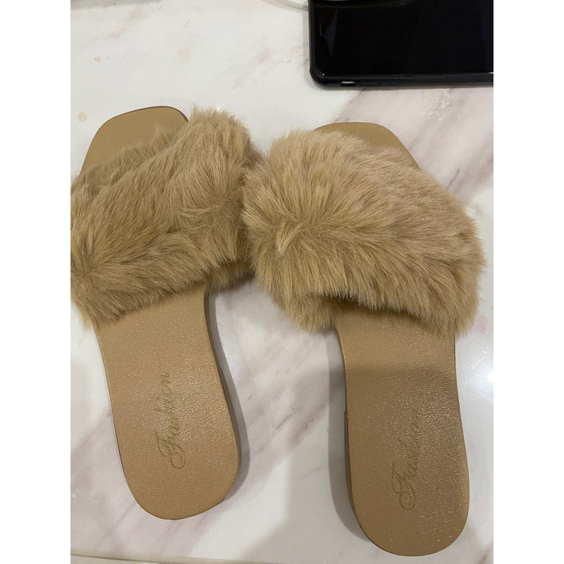 Thanh lý đôi dép lông đẹp hàng QCCC