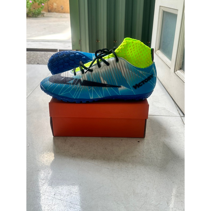 GIÀY ĐÁ BÓNG SÂN CỎ NHÂN TẠO FULL HỘP