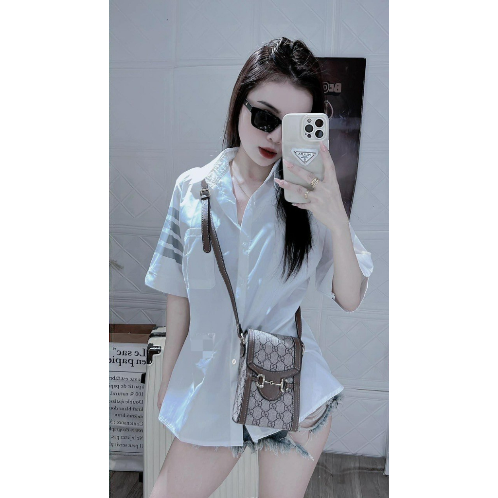 Áo sơ mi cộc 4 vạch tay phối đồ nên trẻ trung dễ mặc phù hợp với mọi hoàn cảnh