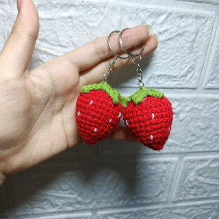 Móc khoá quả dâu tây bằng len cutee