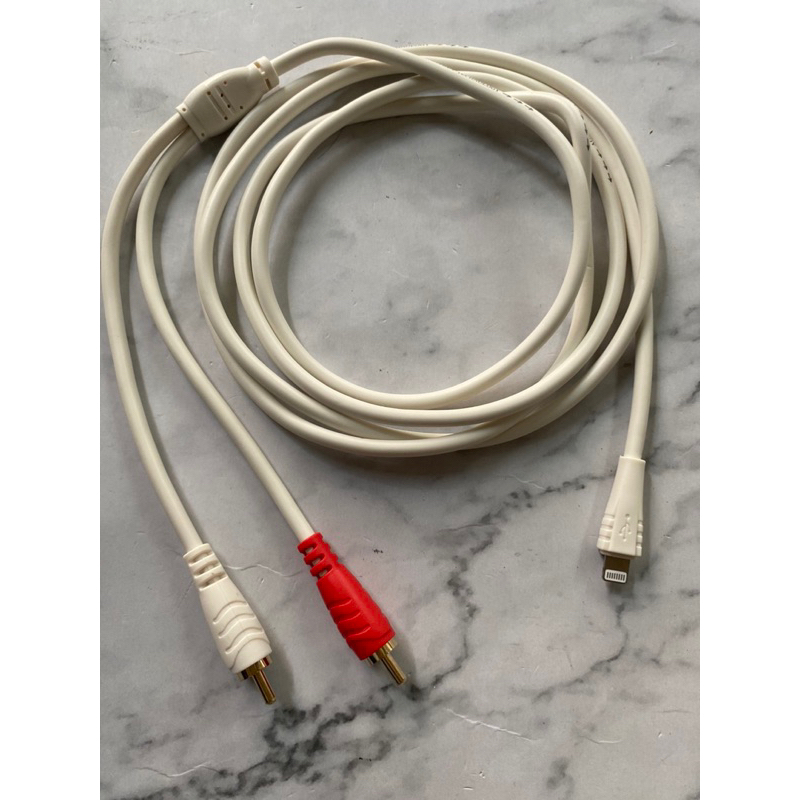 Dây cáp âm thanh từ iPhone ra loa - Cáp lighting ra 2 đầu AV dài 1.8m
