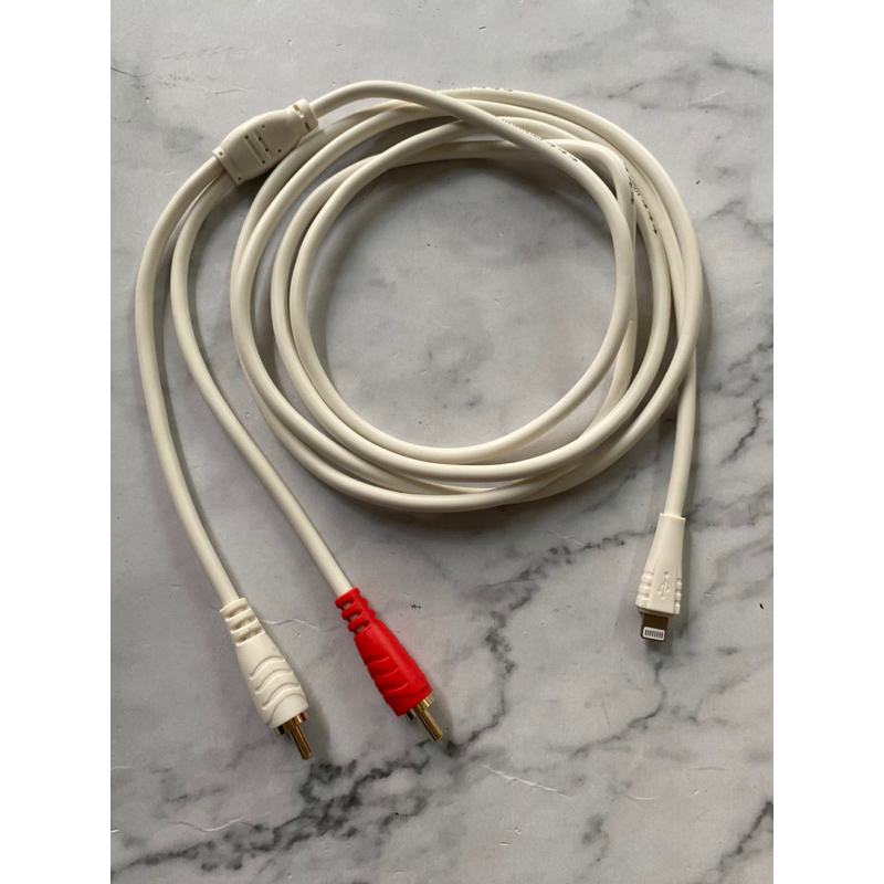Dây cáp âm thanh từ iPhone ra loa - Cáp lighting ra 2 đầu AV dài 1.8m