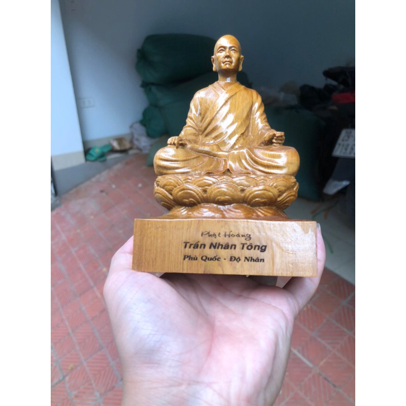 Tượng gỗ phật hoàng trần nhân tông gỗ bách