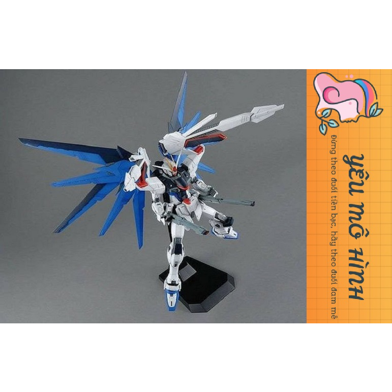 Mô hình Gundam MG Freedom Tặng kèm Base trưng bày và Decal nước